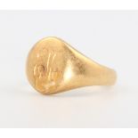 A gentleman's 18ct yellow gold signet ring with engraved monogram 5.8 grams, size H