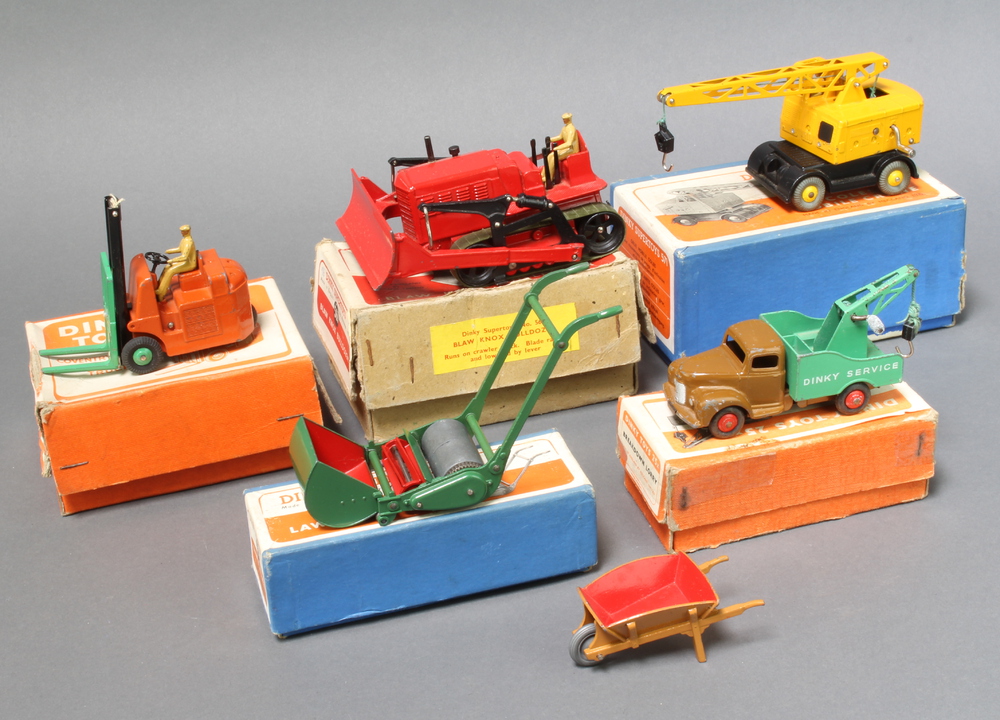 Dinky, a 561 Supertoys Blaw Knox Bulldozer in red with buff box and red label, a 25x Breakdown Lorry