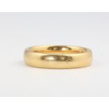 An 18ct yellow gold wedding band size K 1/2, 5.4 grams