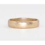 A 9ct yellow gold wedding band size K, 2.2 grams