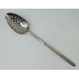 A George III silver sifter spoon/marrow scoop London 1770, 50 grams