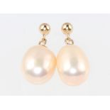 A pair of 9ct yellow gold drop pearl earrings 15mm, 2.3 grams
