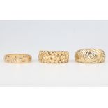 Three 9ct yellow gold rings size N, O and O 1/2, 8 grams