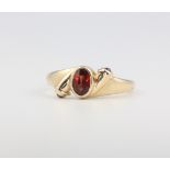 A 9ct yellow gold garnet ring size O, 2.6 grams