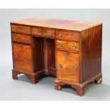 A 19th Century mahogany pedestal dressing table fitted and arrangement of 5 drawers, the pedestal