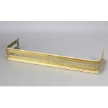 A Victorian pierced brass fender 12cm h x 92cm w x 31cm d