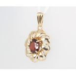 A 9ct yellow gold garnet pendant 20mm, gross weight 1.4 grams