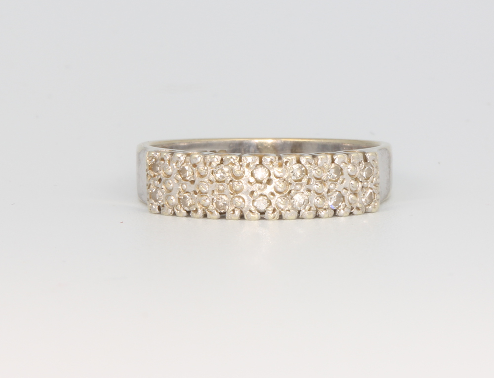 A 9ct white gold diamond dress ring 3.2 grams, size O