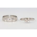 A platinum wedding band size S, 4.5 grams, together with a platinum diamond daisy ring (1 stone