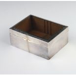 An Edwardian rectangular silver cigarette box with bevelled glass lid Birmingham 1900 12cm x 10cm