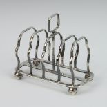 An Edwardian silver 6 bar toast rack raised on ball feet, London 1908, 100 grams, 10cm