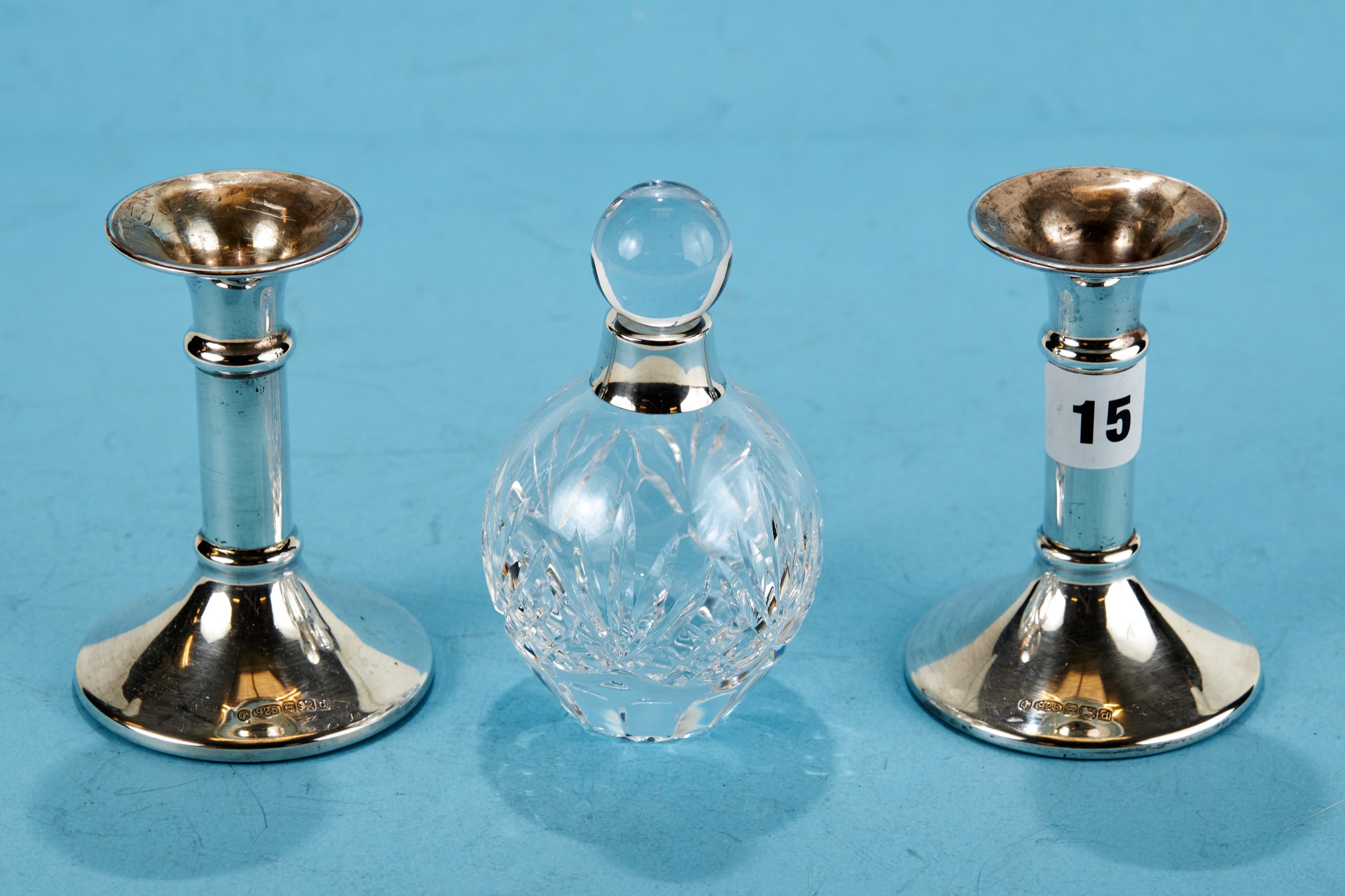 A PAIR OF ELIZABETH II CIRCULAR SILVER CANDLESTICKS, hallmarked for Birmingham, 4 1/4 ins high and a