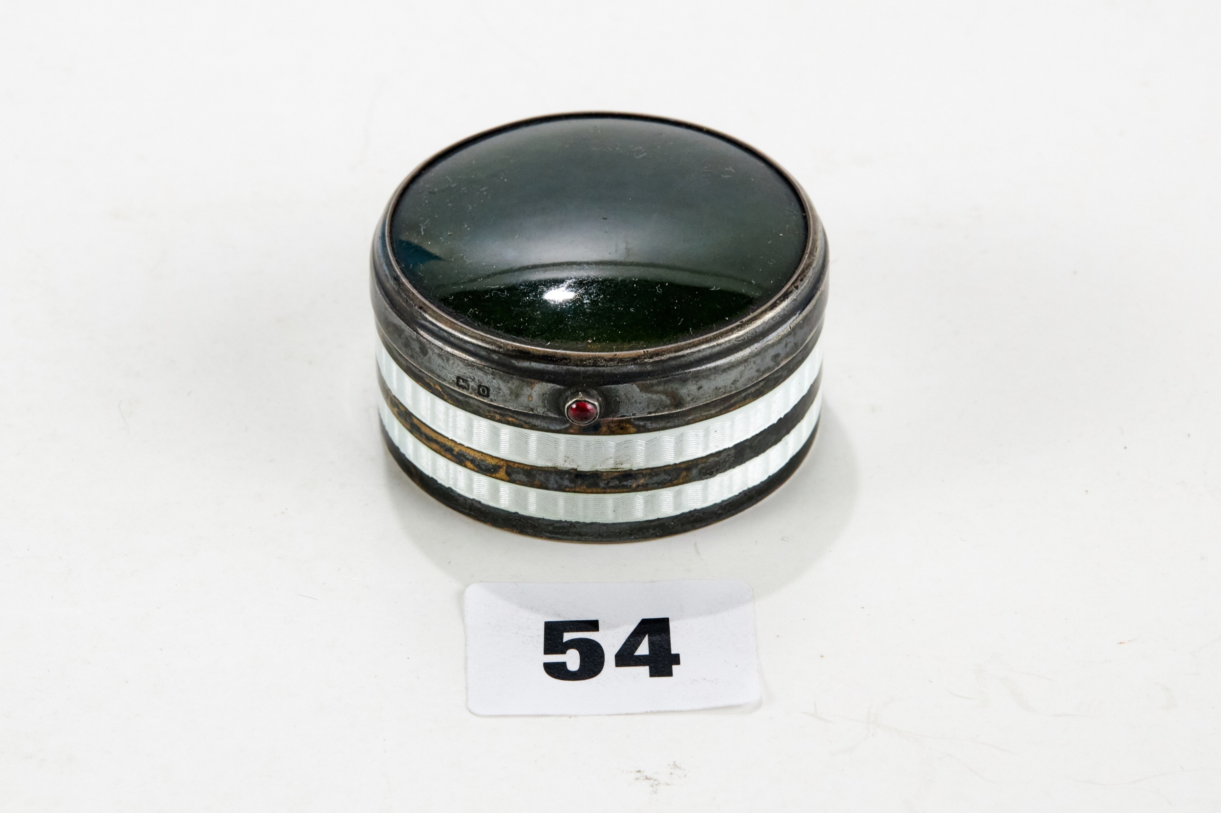 A GEORGE V SILVER TRINKET BOX with green hardstone inset lid and white enamelled sides, maker: L&