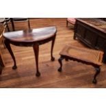 AN EARLY 20TH CENTURY SOUTH AFRICAN STINKWOOD HALF ROUND SIDE TABLE with serpentine frieze raised on