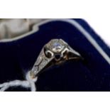 A PERIOD YELLOW METAL AND PLATINUM SOLITAIRE DIAMOND RING, approximately 20 points, size Q,