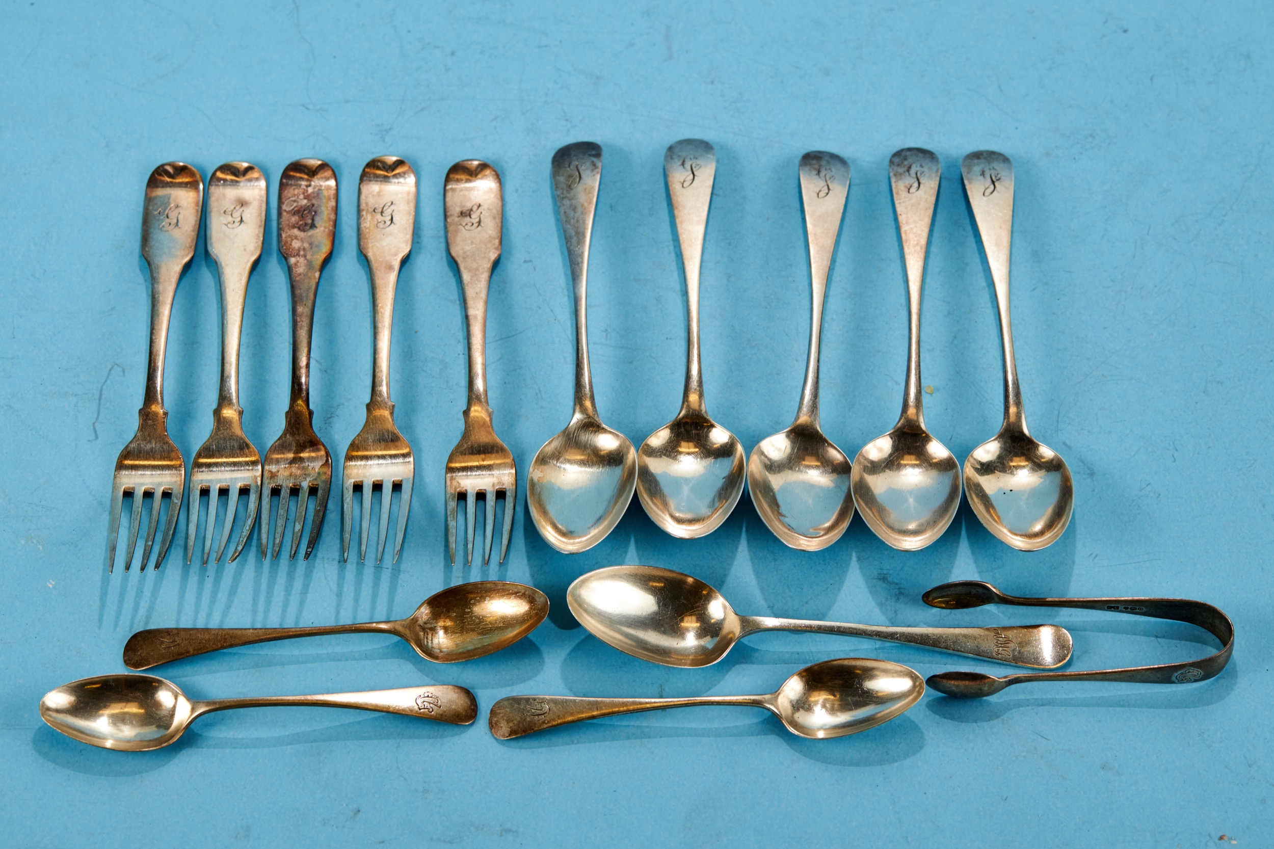 FIVE WILLIAM IV IRISH SILVER FIDDLE PATTERN DESSERT FORKS, maker: T&W, Dublin 1831, five silver