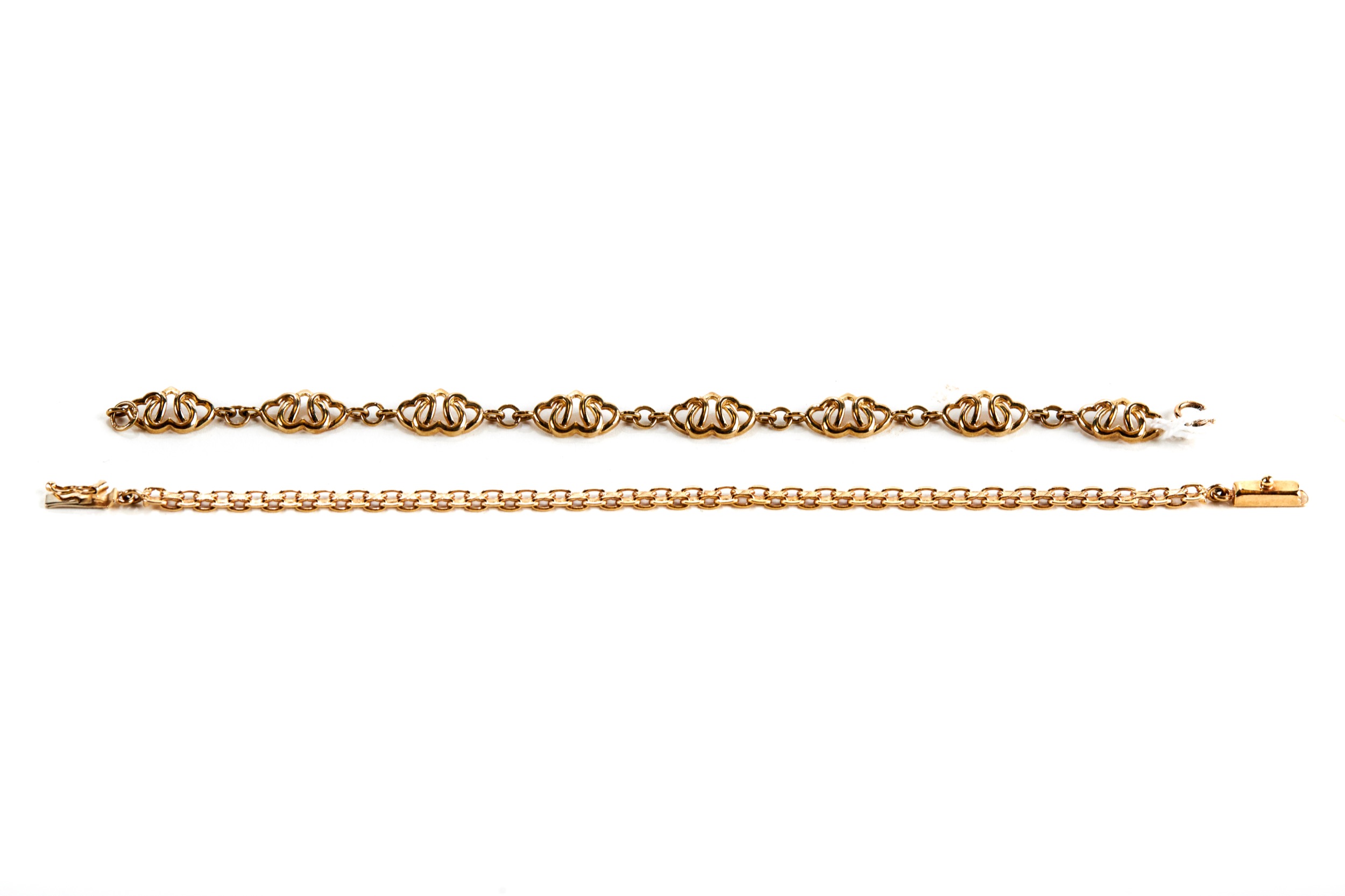 A 9CT YELLOW GOLD CIRCULAR CHAIN LINK BRACELET, stamped 375 and a 9ct gold DITTO of entwined heart