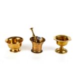AN 18TH CENTURY BRASS PESTLE AND MORTAR, 3 1/2 ins high, a ditto brass circular BOWL and an