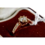 AN ANTIQUE YELLOW METAL PEAR SHAPED OLD CUT DIAMOND RING with four stone diamond set shoulders, size