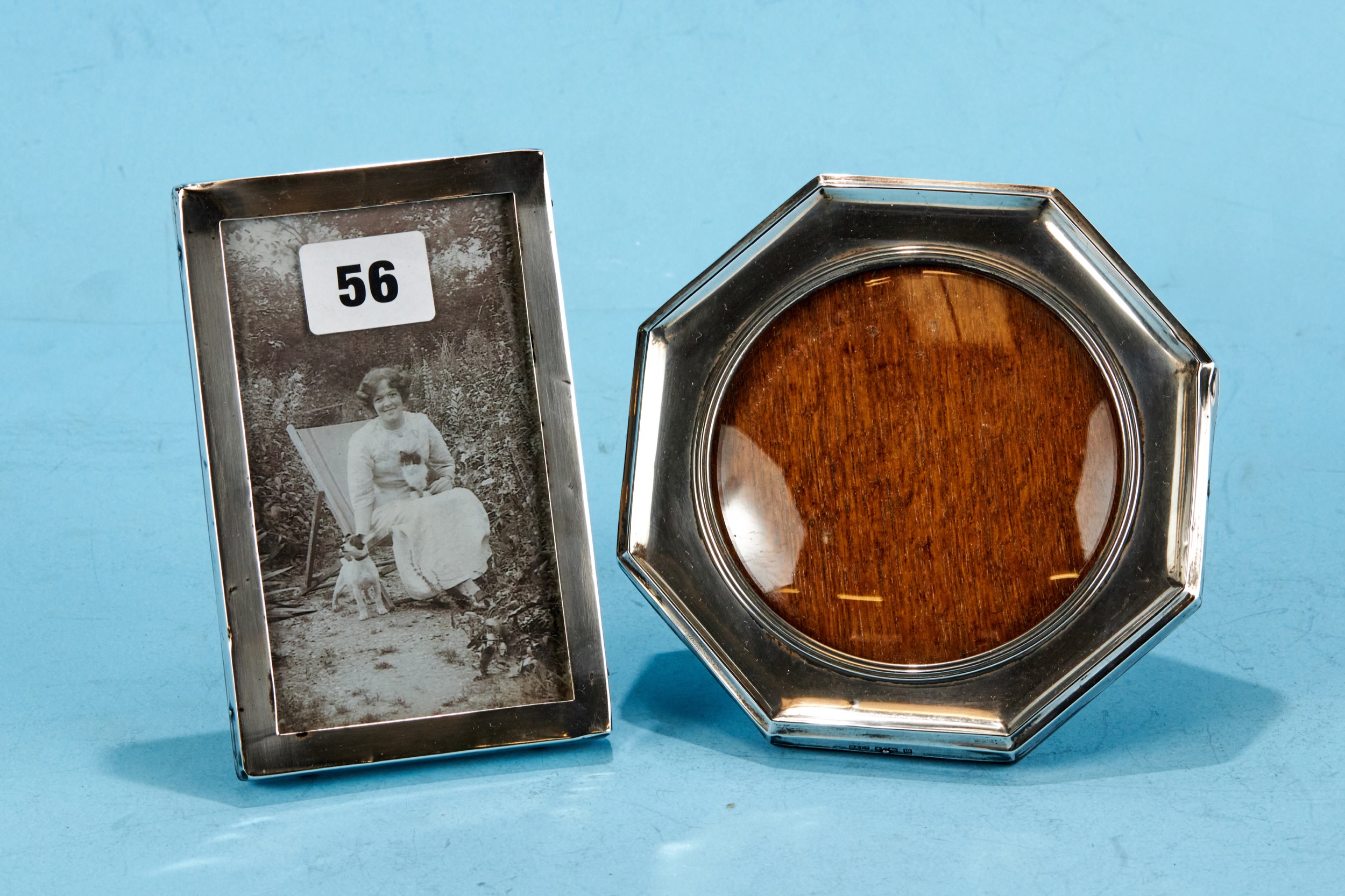 A GEORGE V OCTAGONAL SILVER PHOTO FRAME with reeded inner border, oak backed, maker: S&Co,