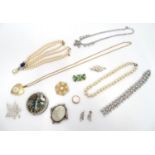 A quantity of costume jewellery Please Note - we do not make reference to the condition of lots