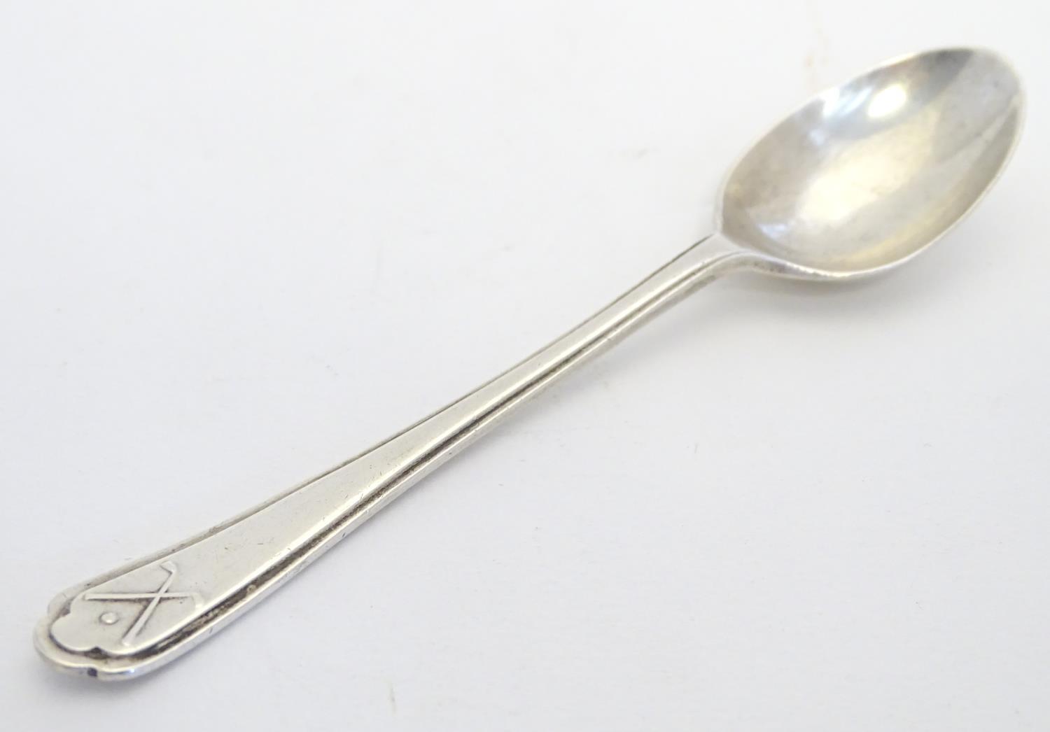 A silver teaspoon with crossed gold club and ball decoration to handle. Hallmarked Chester 1933 - Image 6 of 7
