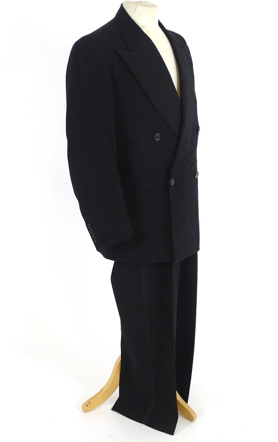 Vintage clothing/ fashion: A vintage men's evening dinner suit with additional cream jacket. Chest - Image 5 of 16