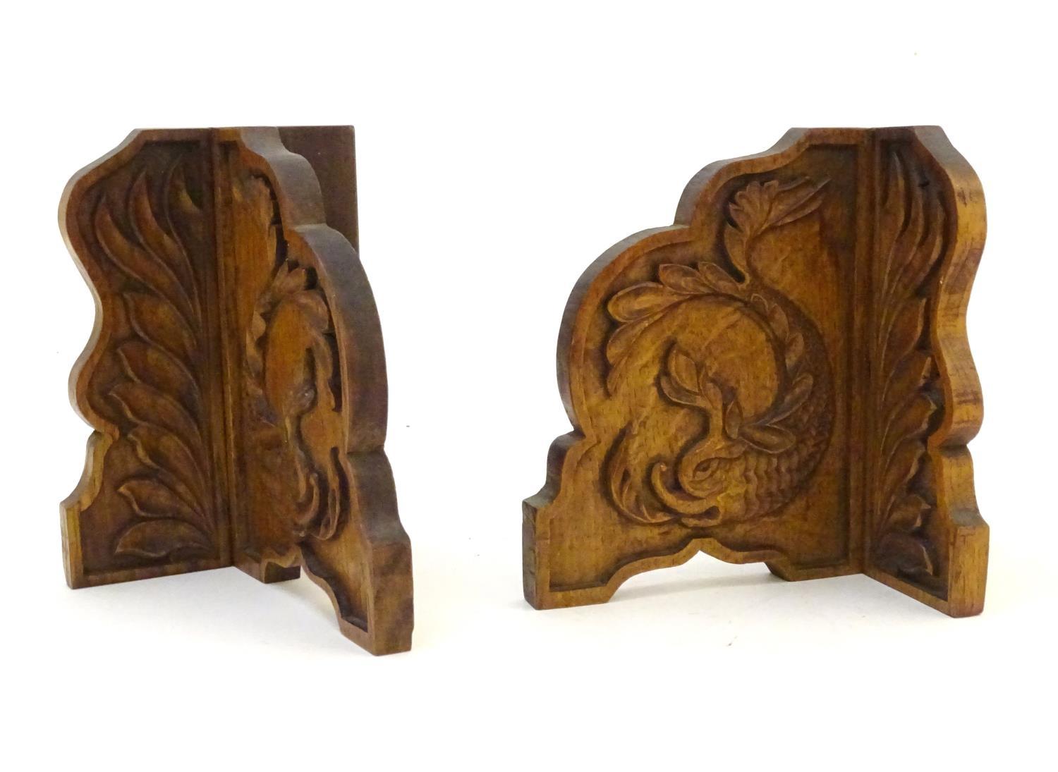A pair of 20thC bookends with carved fish detail. Approx. 8" long (2) Please Note - we do not make - Image 3 of 7
