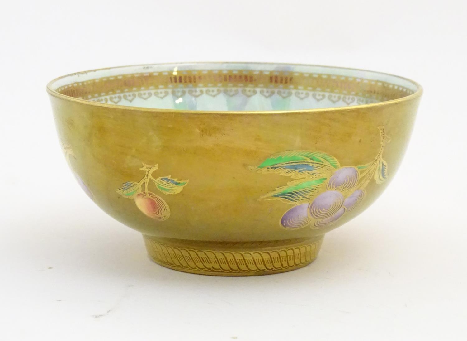 A Wedgwood lustre ware bowl with hand painted fruit decoration with gilt highlights. Approx. 2 1/ - Image 4 of 8