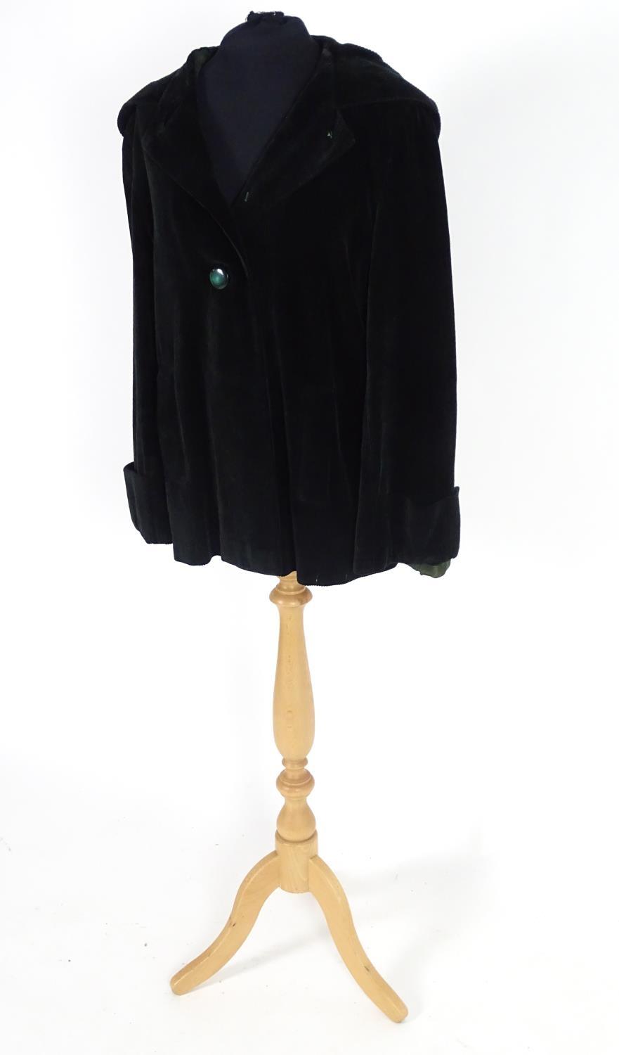 Vintage clothing/ fashion: A Vintage ladies black short corduroy hooded jacket, buttoned to front. - Image 4 of 4