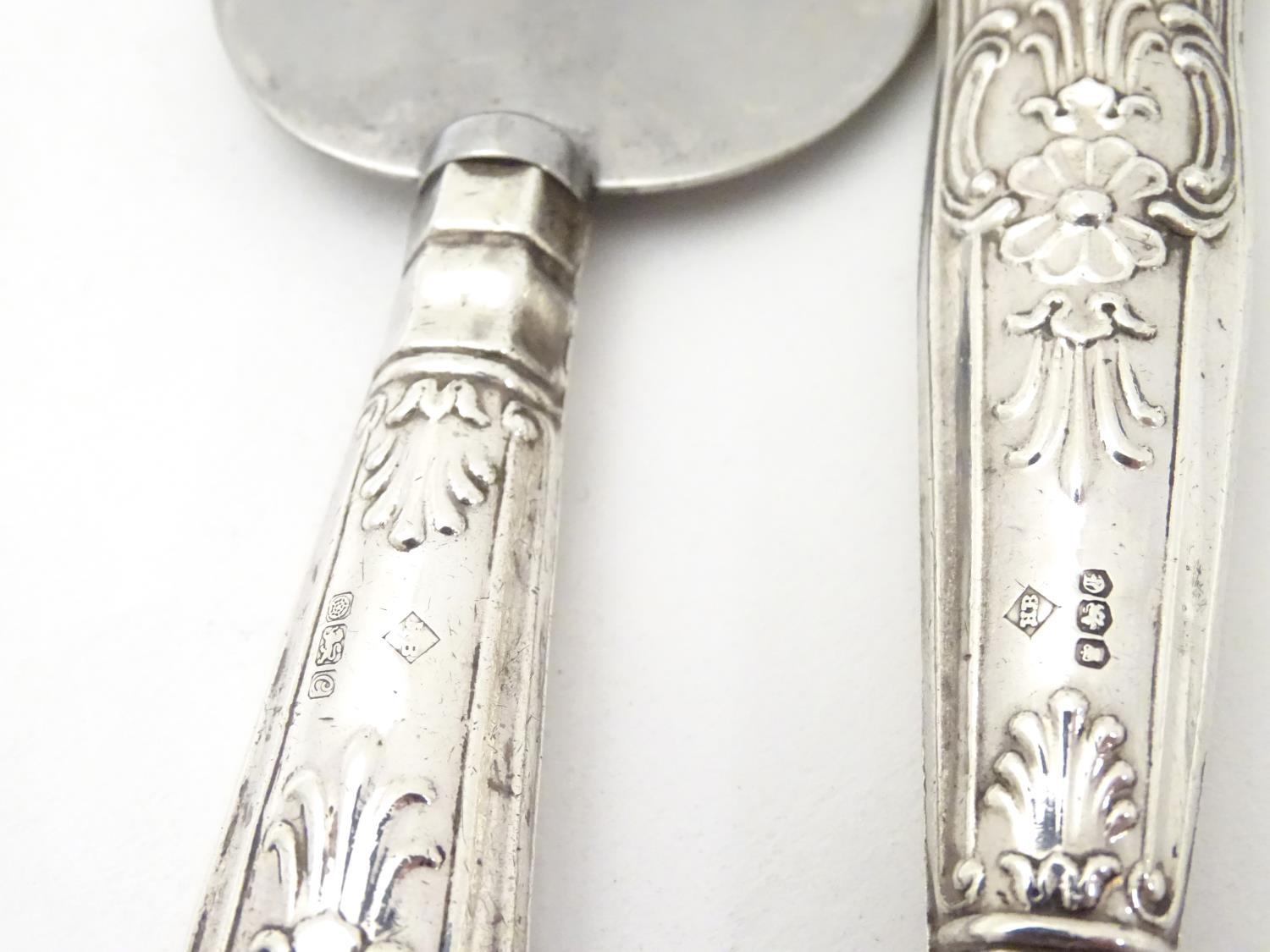 Two silver handled Kings pattern ' pie servers ' . Approx 10" long Please Note - we do not make - Image 6 of 6