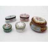 Five assorted pill / patch boxes with floral detail, to include enamel and ceramic examples.