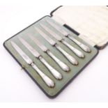 A cased set of silver handled butter / tea knives, hallmarked Sheffield 1923, maker JB. Approx. 6