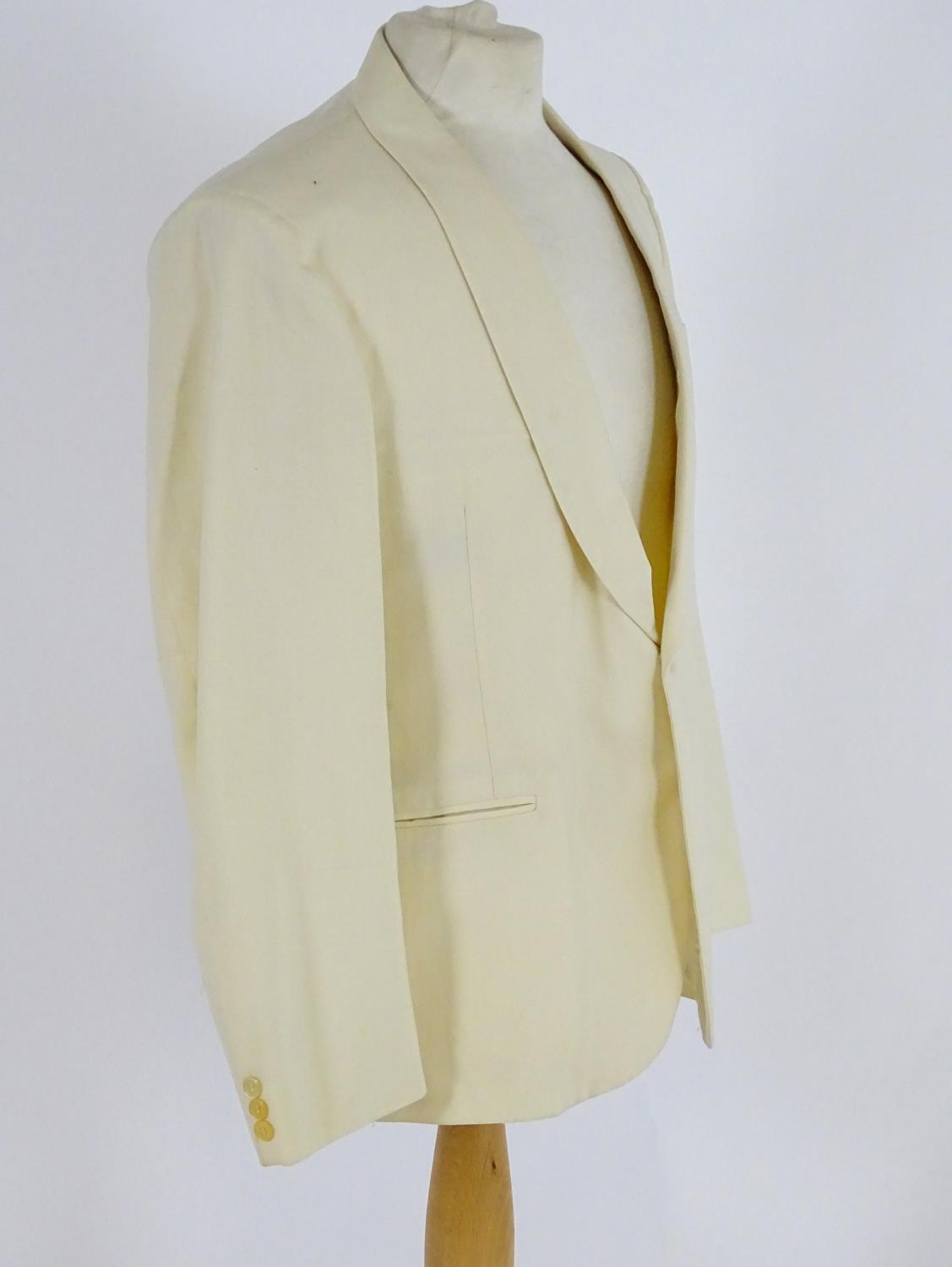Vintage clothing/ fashion: A vintage men's evening dinner suit with additional cream jacket. Chest - Image 12 of 16