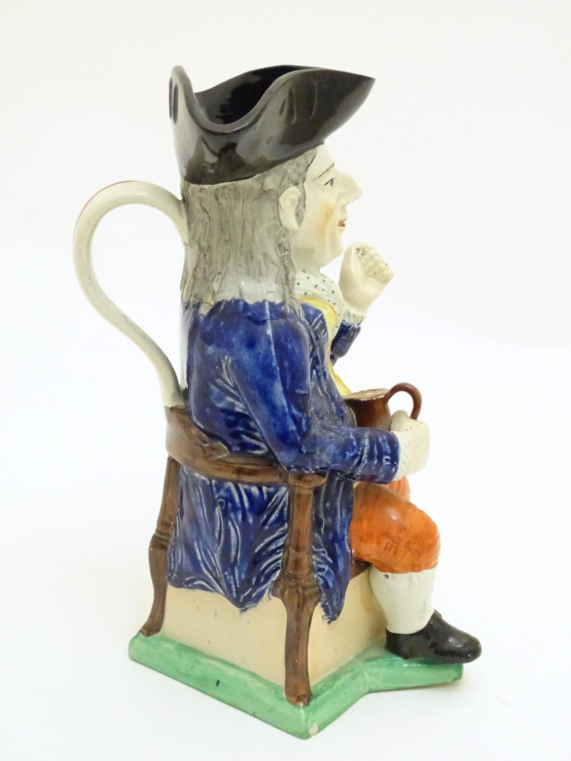 A large Toby jug formed as a seated gentleman in a tricorn hat with a tankard of ale. Approx. 10 3/ - Image 6 of 7