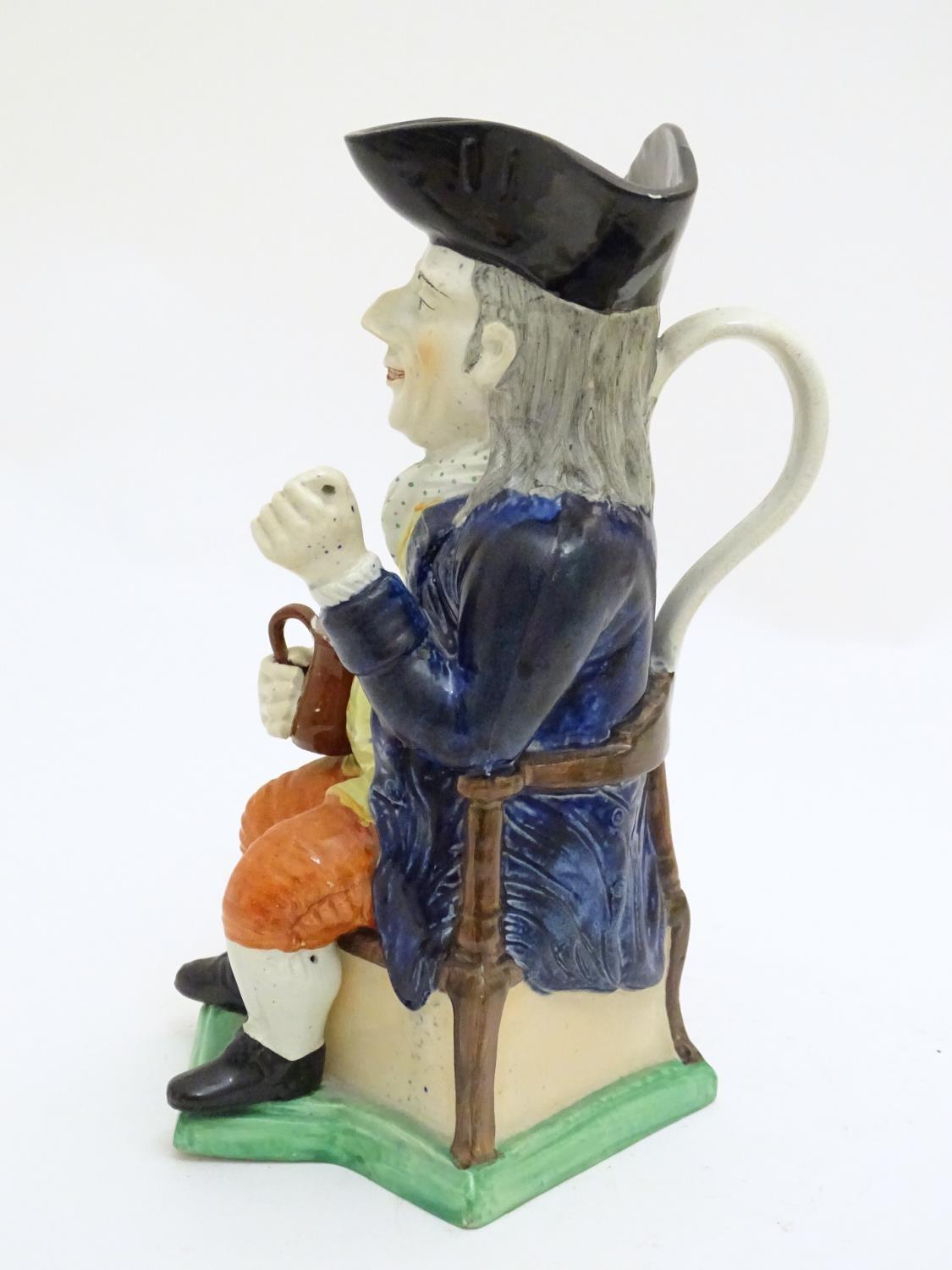 A large Toby jug formed as a seated gentleman in a tricorn hat with a tankard of ale. Approx. 10 3/ - Image 4 of 7