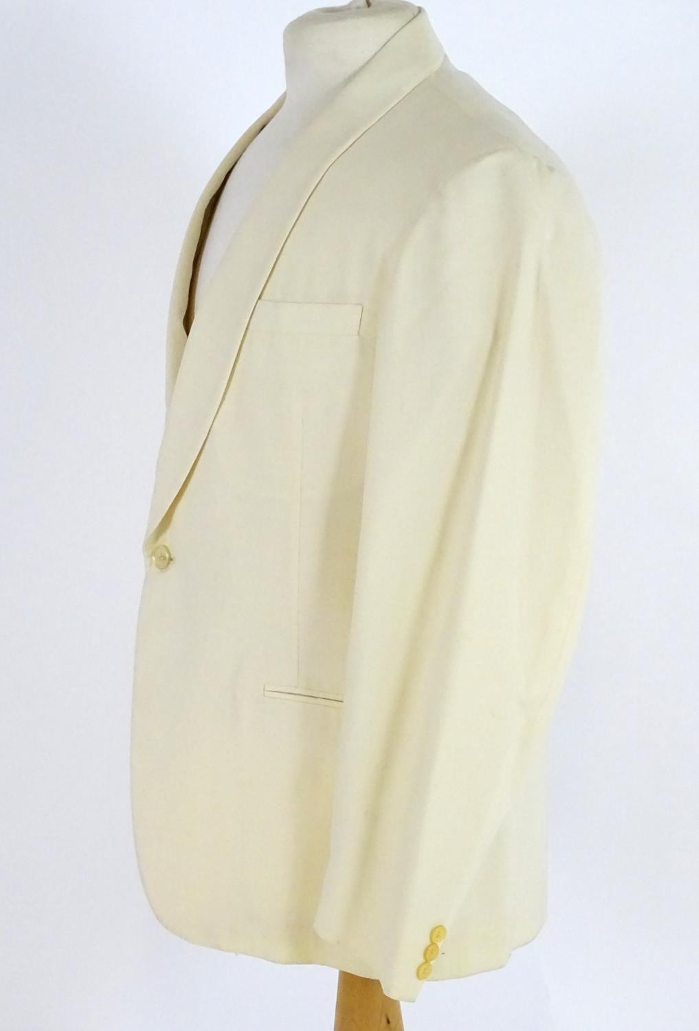 Vintage clothing/ fashion: A vintage men's evening dinner suit with additional cream jacket. Chest - Image 13 of 16