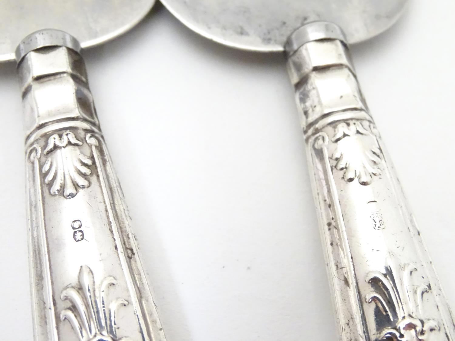 Two silver handled Kings pattern ' pie servers ' . Approx 10" long Please Note - we do not make - Image 2 of 6