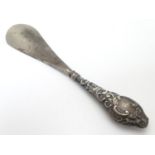 A silver handled shoe horn. Hallmarked Chester 1906 . 6 3/4" long Please Note - we do not make