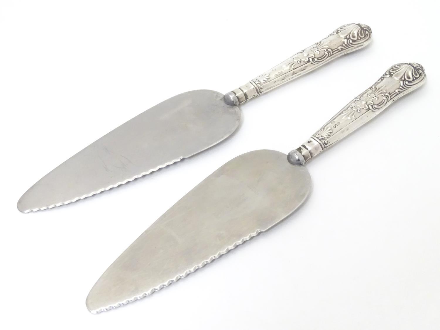 Two silver handled Kings pattern ' pie servers ' . Approx 10" long Please Note - we do not make - Image 3 of 6