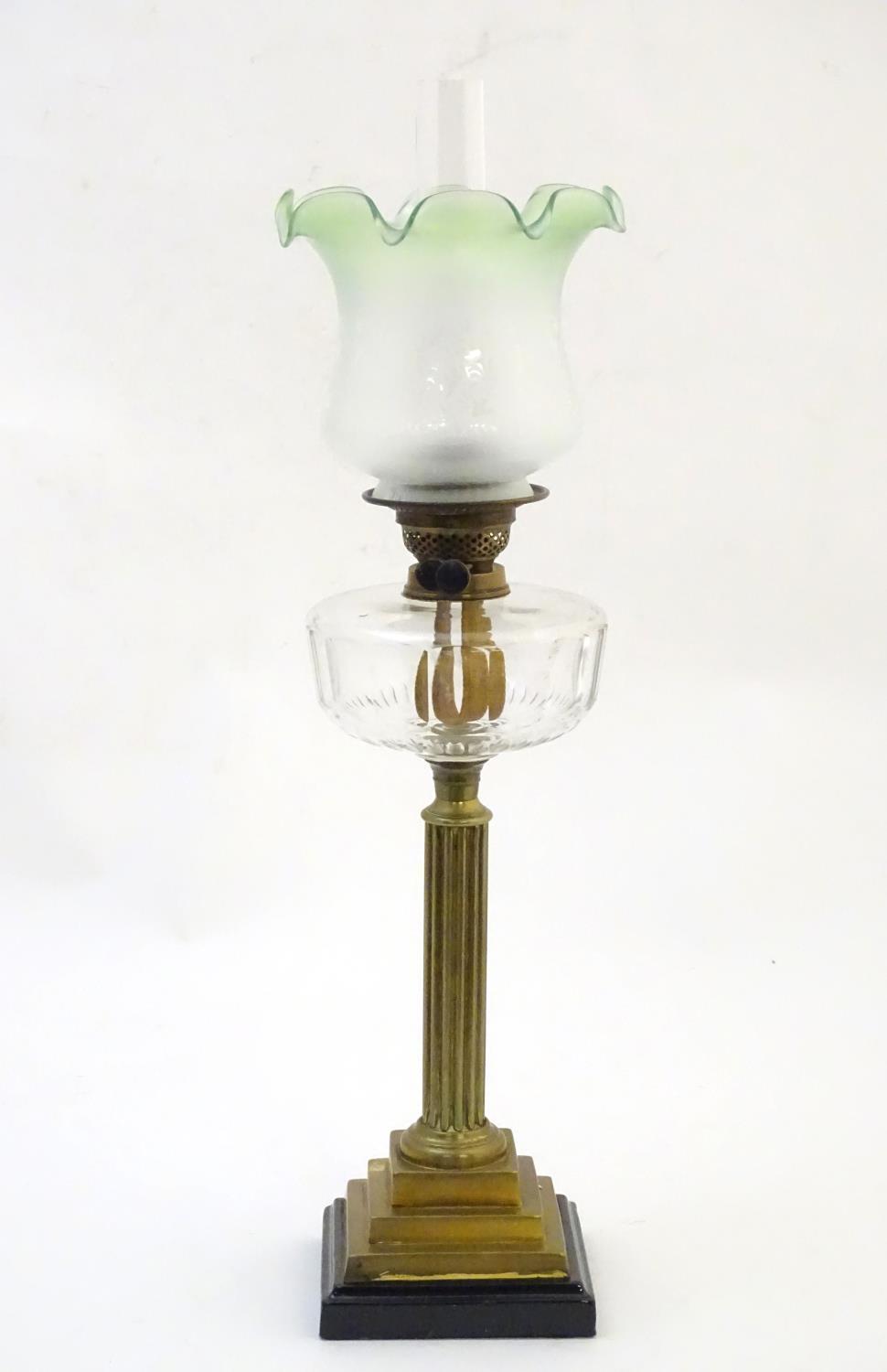 A late 19thC / early 20thC oil lamp, the brass column on stepped base supporting a clear cut glass - Image 3 of 9