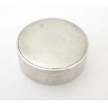 A Continental .935 sterling silver pill box of circular form with engine turned decoration and