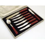 A mid 20thC cased set of 6 tea knives, with a preserve spoon, butter knife and small cake knife