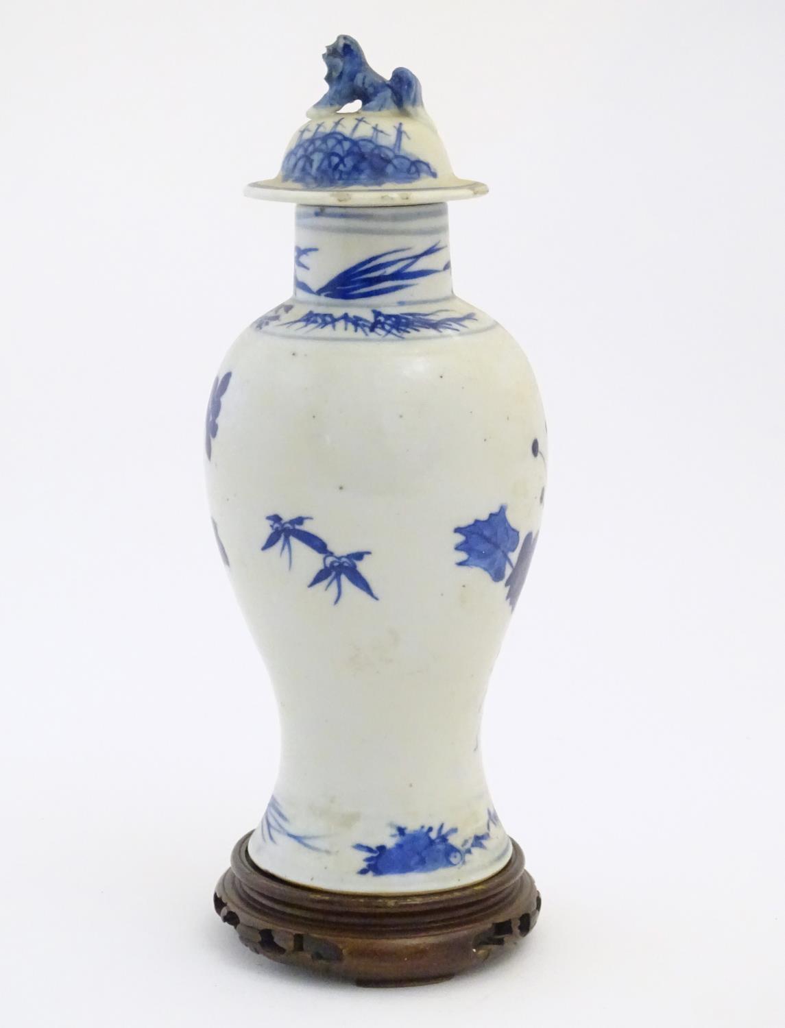 A Chinese blue and white vase and cover with floral, foliate and bird detail. The lid with foo dog - Image 4 of 7