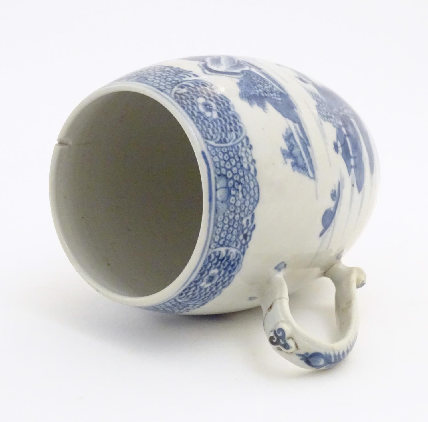 A Chinese blue and white export mug of barrel form decorated with an Oriental landscape with - Image 5 of 6