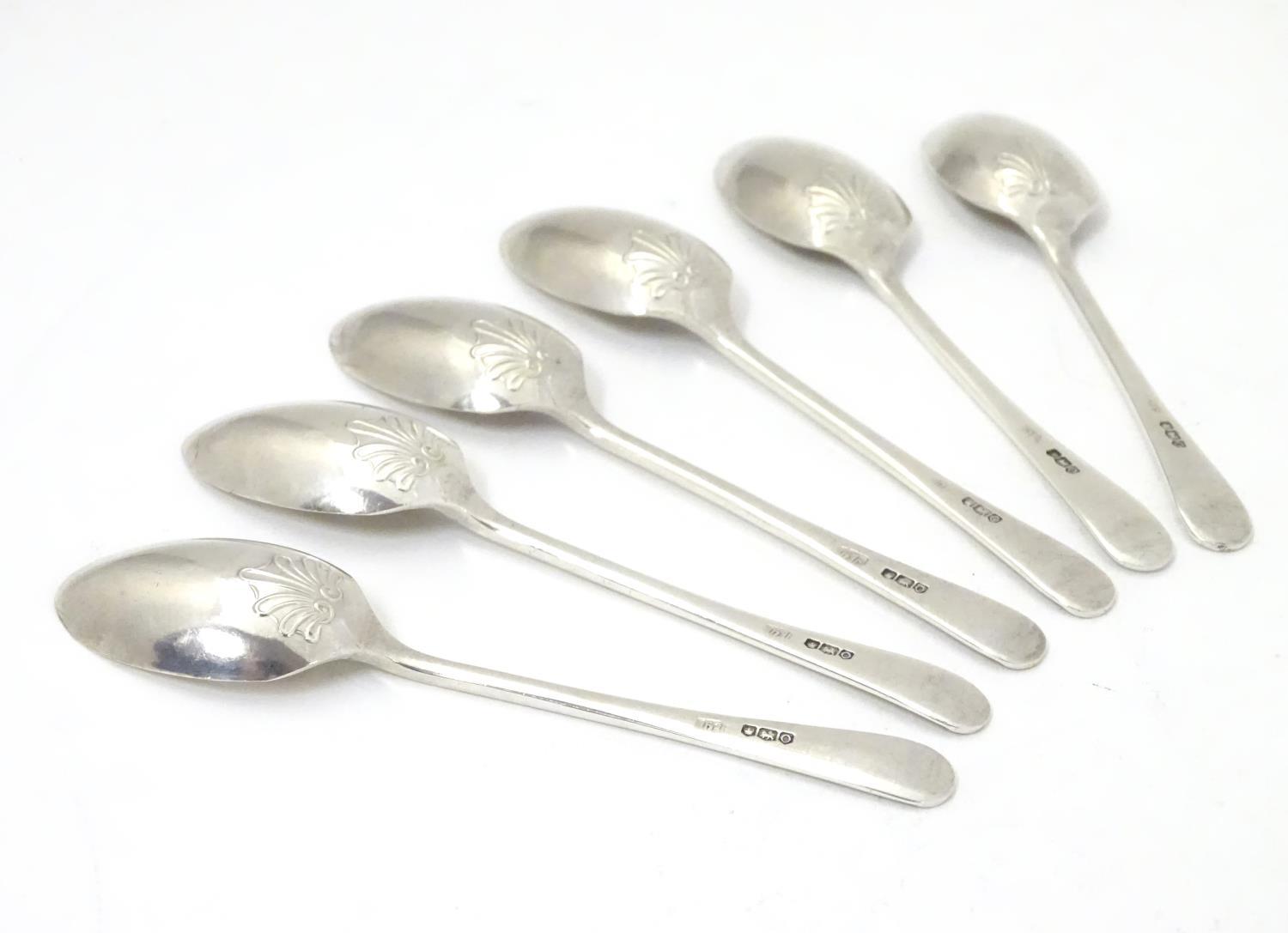 A set of six silver teaspoons with shell decoration to reverse of bowls, hallmarked Sheffield 1956 - Image 5 of 6