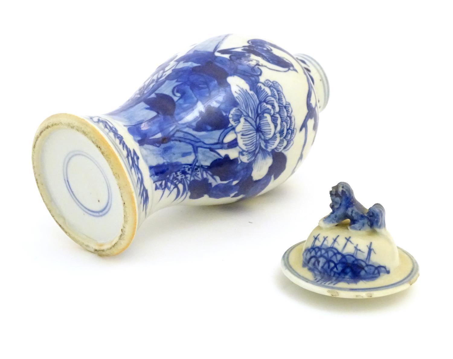 A Chinese blue and white vase and cover with floral, foliate and bird detail. The lid with foo dog - Image 2 of 7