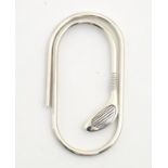 A .925 money clip / paper clip formed as a golf club. Approx. 2 1/2" long Please Note - we do not