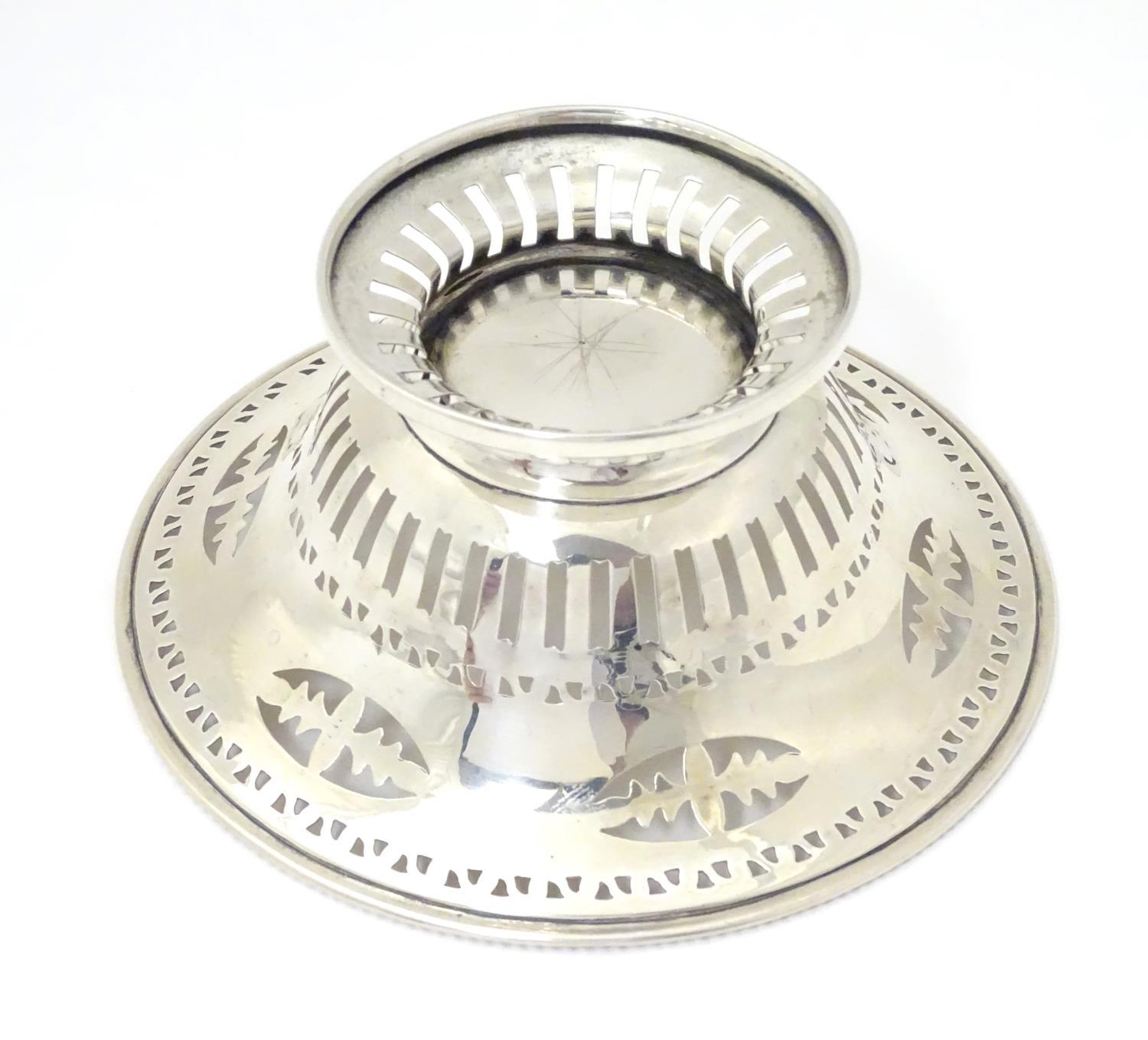 A silver bonbon dish with beaded edge and pierced decoration raised on circular foot. Hallmarked - Image 4 of 6