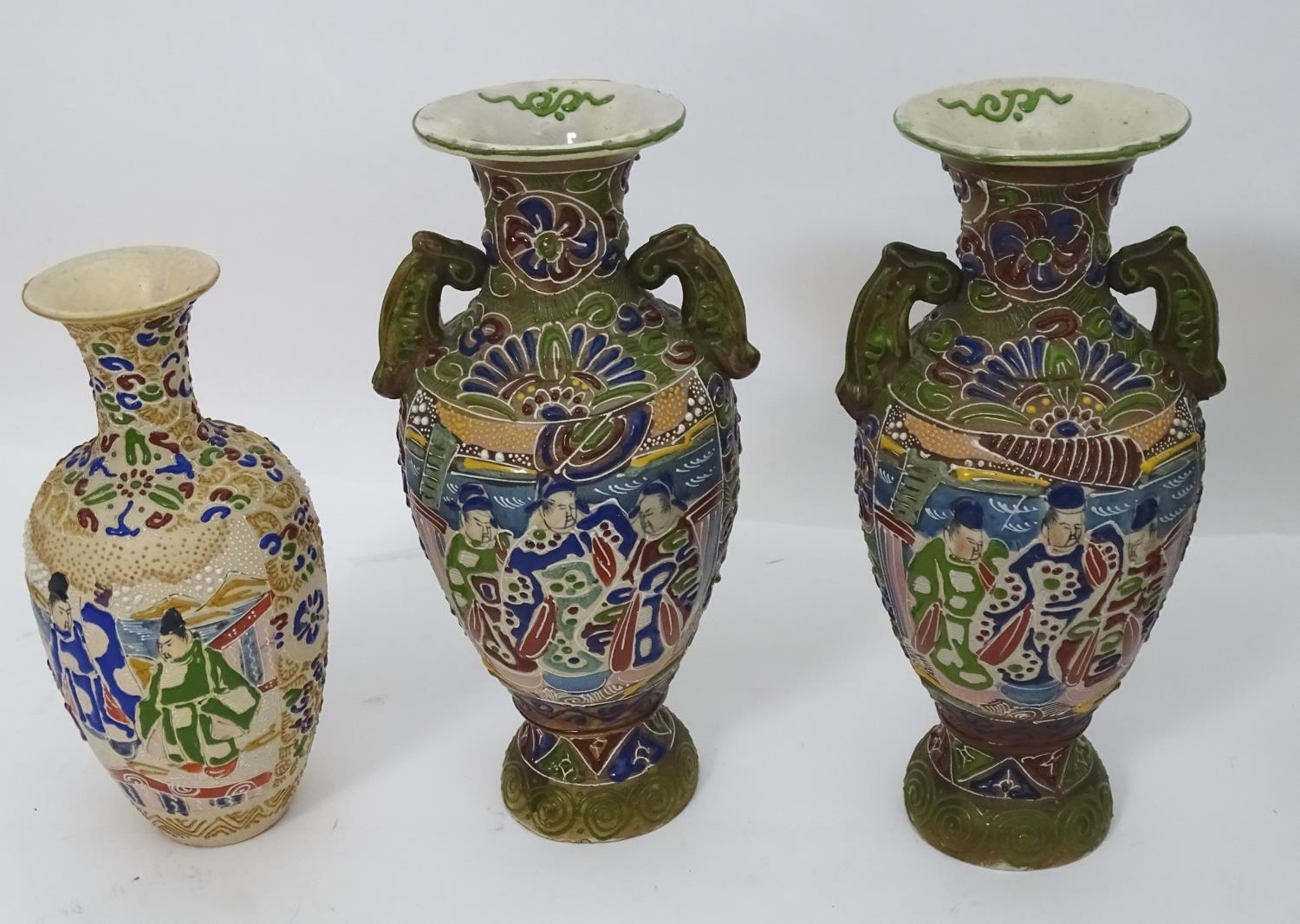 A quantity of Oriental ceramics Please Note - we do not make reference to the condition of lots - Image 3 of 6